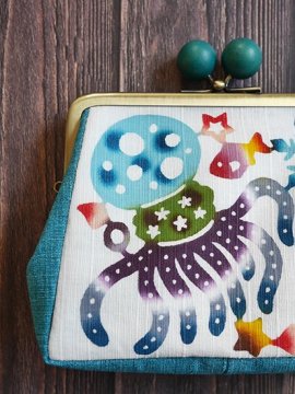 紅若菜×がま口enコラボ　紅型テッシュケース「タコクラゲと雪花に魚」 　【紅型染め屋　紅若菜】